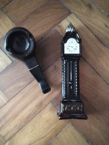 2 frascos de perfumes antigos Avon muito bem conservados 