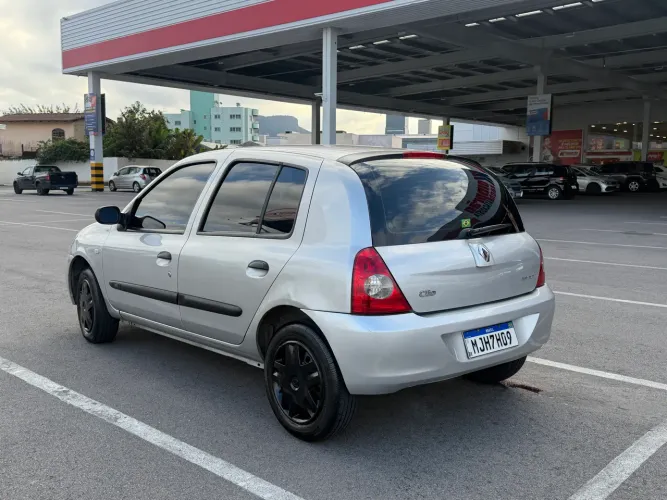Renault Clio Hi-flex 1.0 16V 5P 2011