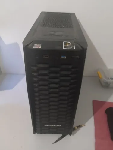 Gabinete velho com 5 fans vermelhas