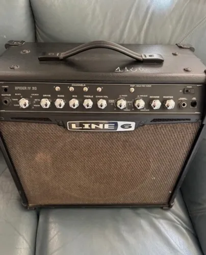 amplificador line 6 com efeitos pedal spider iv 30 - 30w