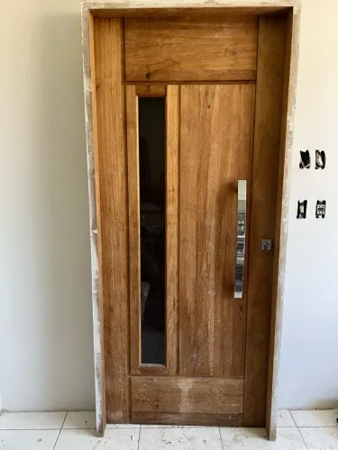 Porta maciça externa