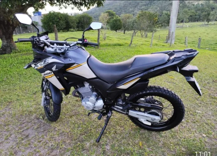Vendo xre 300 filé