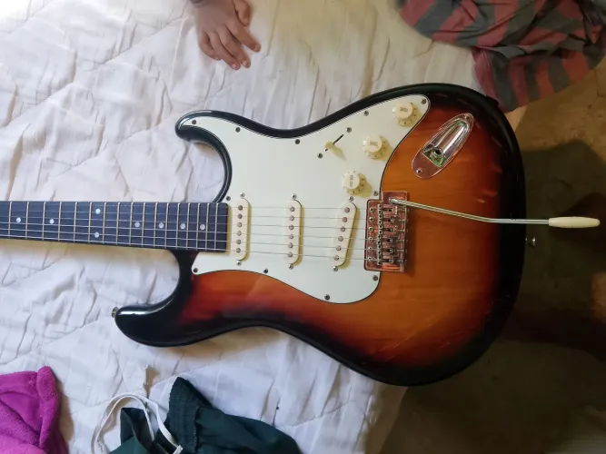 Guitarra semi-nova