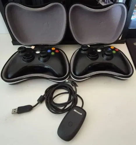 RARIDADE: 2 Controles Xbox 360 Originais + Receiver Microsoft PC + Cases + Grips