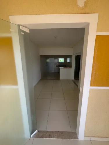 Aluga-se casa R$ 2.000,00 em Praia do Flamengo (antiga praia de Ipitanga)