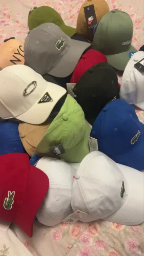 Vendo todos 21 Bonés Novos