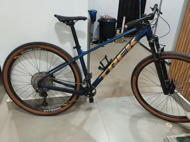 Bicicleta trek Marlin estado de nova suspensão Air suntour grupo 1/12 Shimano