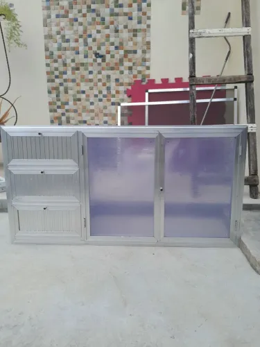Portas de armário em alumínio para cozinha