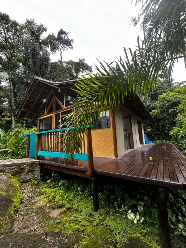 Chalés em meio a natureza de Paraty com cachoeira privativa