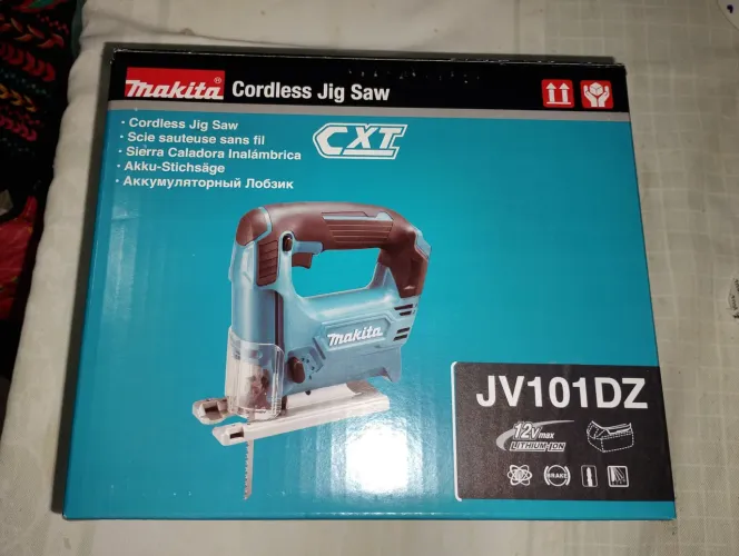 Serra Tico Tico 12V com bateria inclusa e sem carregador.