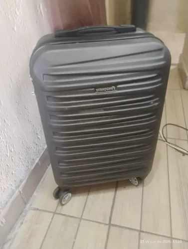 Mala de Rodinha 360° Cinza Chumbo em Acrílico - Moderna e Resistente