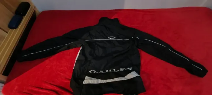 Corta vento raro da oklay anos 2000 Tamanho L