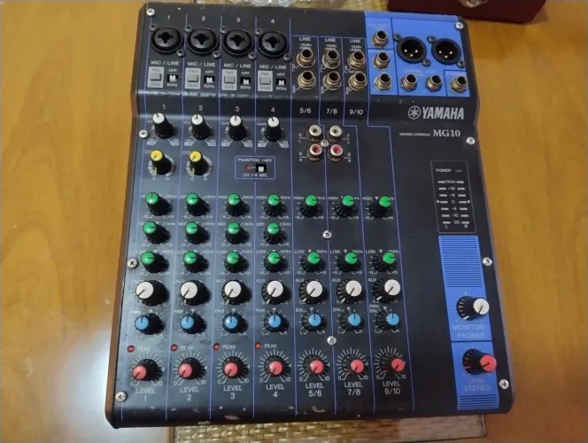 Mixer Yamaha mg10 