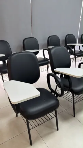 Cadeiras universitárias seminovas super bem conservadas! 