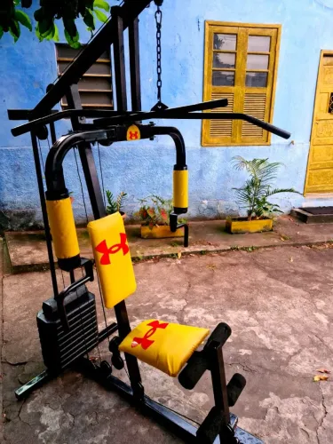 Estação de musculação com 80 kilos,funcionando normalmente $1.690 faço frete a parte
