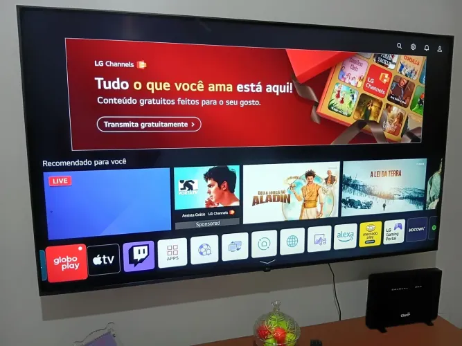 Vendo TV LG 65 " c/ controle