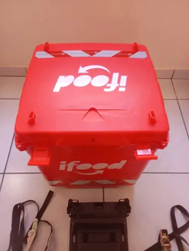 Baú 110L + suporte completo