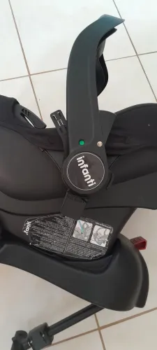 Bebê conforto infanti, com base 0 à 13 quilos .