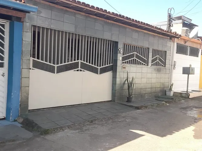 Alugo casa