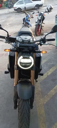 Vendo CB650r apenas 12.000 km rodados