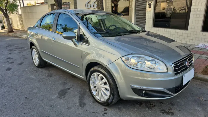 Fiat Linea Essence 1.8 Flex 16V 4P 2016