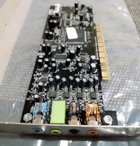 Placa de som Soundblaster SE Audigy 24Bit Digital 7.1 Canais, slot PCI.