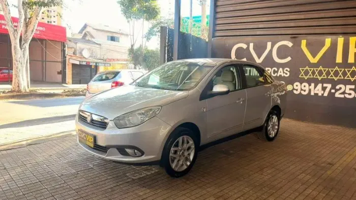 Fiat Siena Essence 1.6 Flex 16V 4P 2013