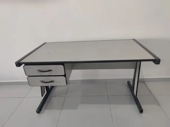 Mesa escritorio usada 126x70x75