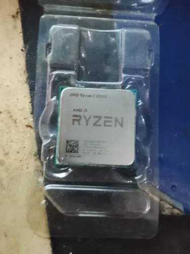 Ryzen 3 3200G com cooler (COM DEFEITO)