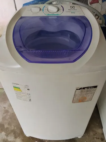 Máquina de lavar roupa Eletrolux turbo econômica 6 kilos funcionando perfeitamente