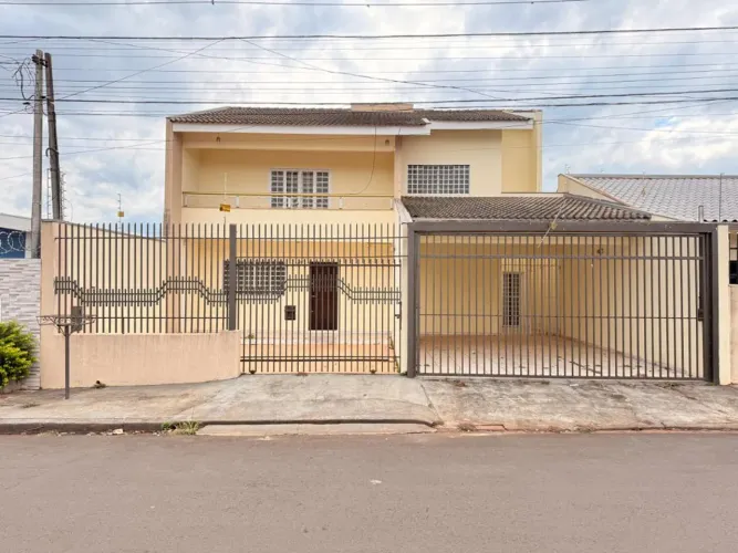 Sobrado à venda em Maringá, Jardim Liberdade III, com 4 quartos, com 243.23 m²