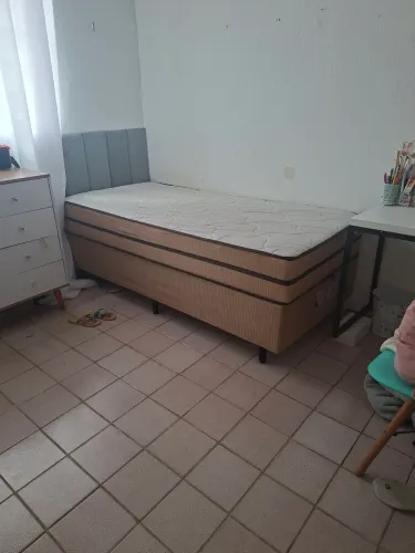 Cama de solteiro, perfeito estado, pouca usada