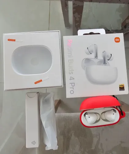 Vende-Se  Fone De Ouvido Bluetooth Xiaomi Redmi Buds 4 Pro 