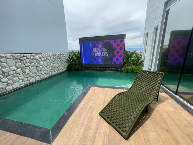 Vendo ou alugo casa com 300 m² magnífica em condomínio Pedreira centro de Nova Iguaçu