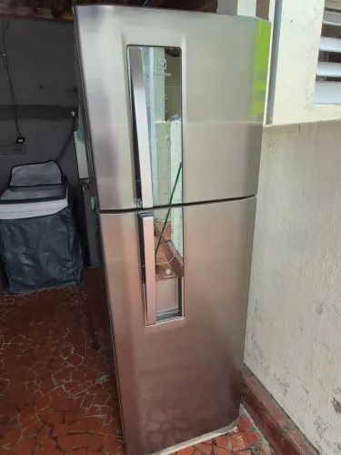 Refrigerador usado bem conservado