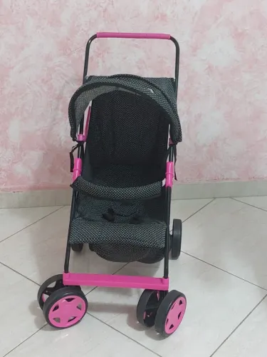 Carrinho de boneca 