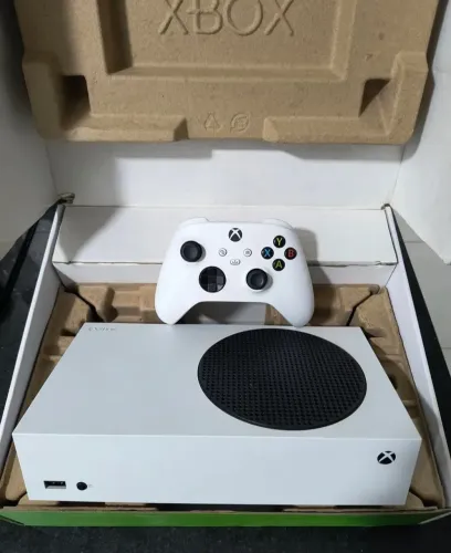 XBOX SÉRIE S COM CONTROLE E CAIXA 