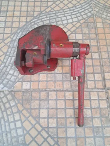 Frisadeira manual de bancada
