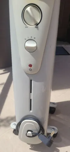 Aquecedor a óleo Pelonis.
