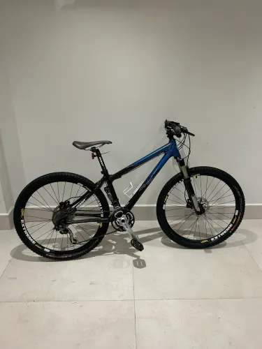 Bicicleta fibra de carbono aro 26