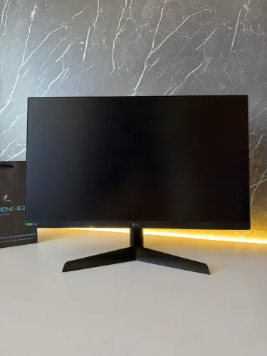 Monitor Ultra Gear 24" 180Hz, 1ms, Extremamente novo! 