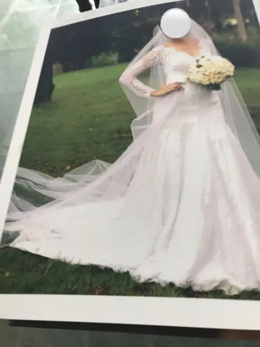 VESTIDO DE NOIVA DE RENDA CHANTILLY FRANCESA E CRISTAIS SWAROVSKI