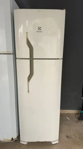 Geladeira Frost Free Electrolux 261L 127v