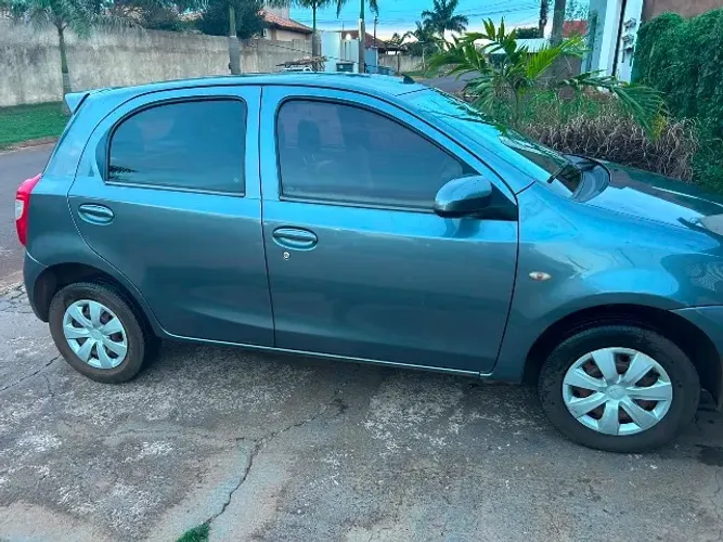 Toyota Etios X 1.3 Flex 16V 5P Mec. 2015