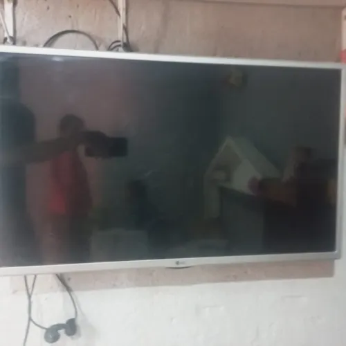 TV SMART porém com detalhes na configuração wi-fi vai o cabo direto pro roteador