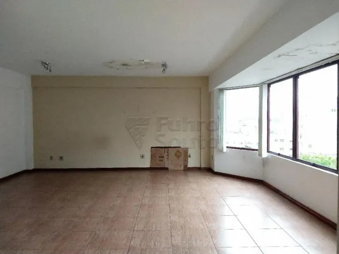 Comercial Sala em Condomínio em Pelotas