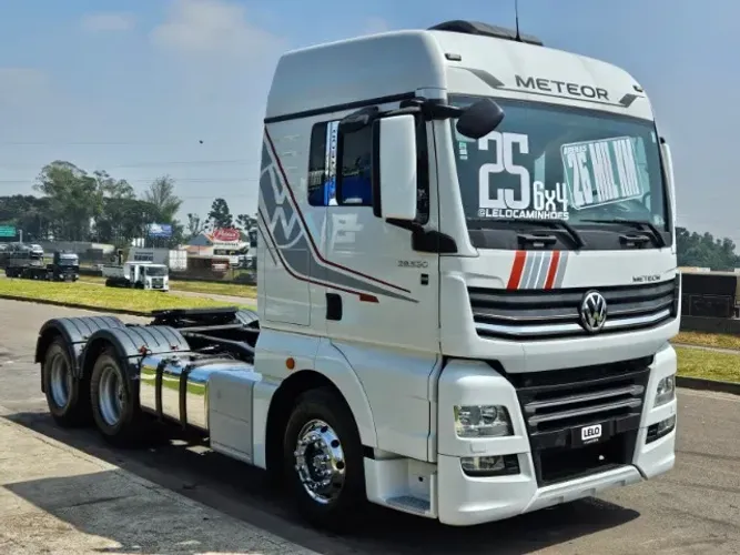 Vw Meteor 29.530 6x4 Bug Leve mola Ano 25 baixo km 26 mil km Teto Alto Automático