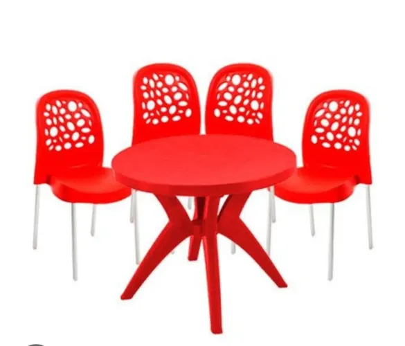 MESA E QUATRO CADEIRAS