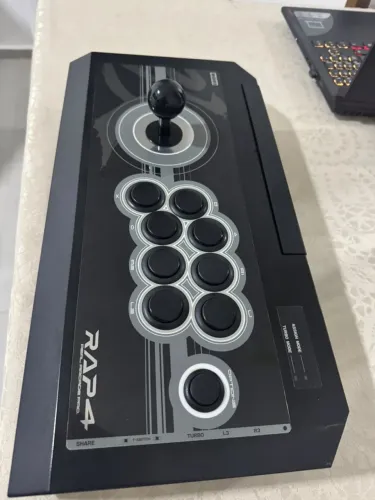 Vendo controle HORI Real Arcade Pro.4 Kai (RAP4 Kai), modelo PS4-015U, pouquíssimo usado.