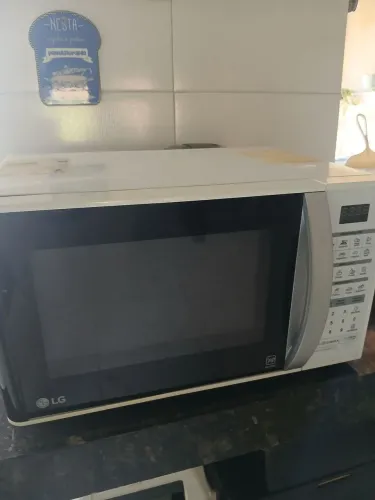 Vendo micro-ondas semi novo c defeito